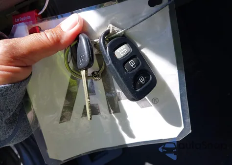 2011 Hyundai Elantra Limited из США, поврежденный, VIN 5NPDH4AE2BH075557